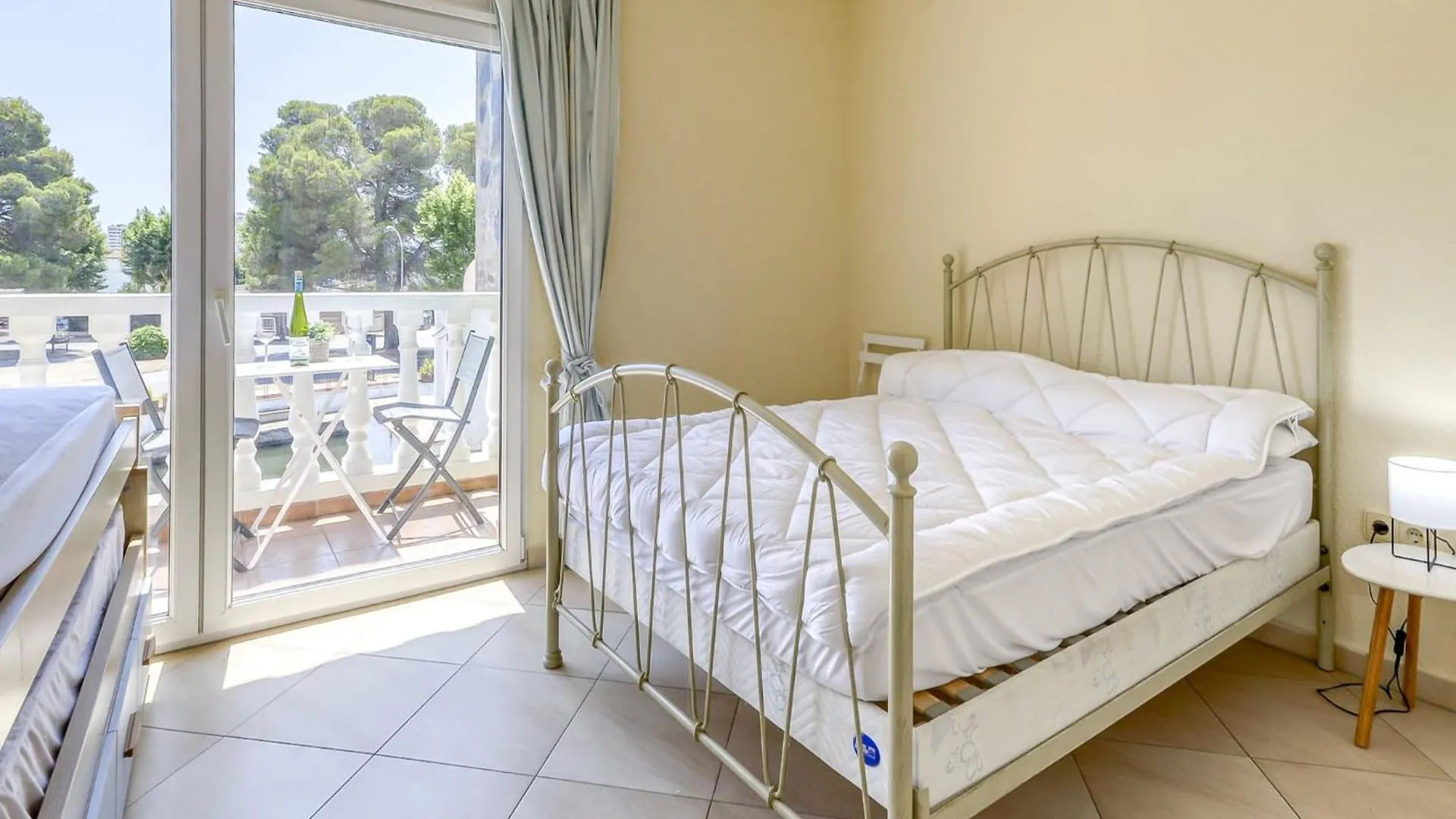 Apartment Fisherman House Near The Beach Empuriabrava Spain